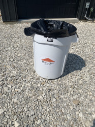 Garbage cans/w liners